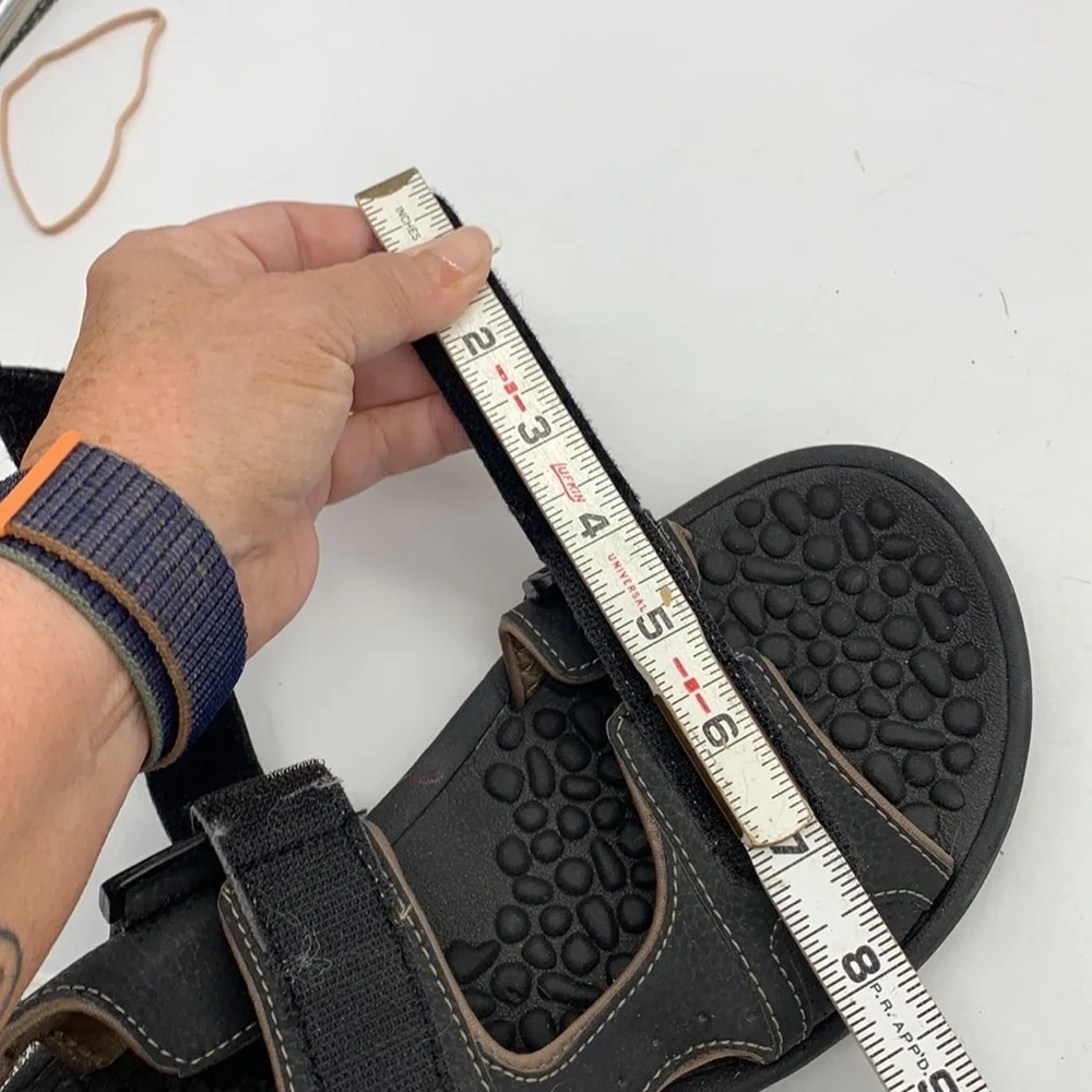 Reef Sandals with unique adjustable strap design